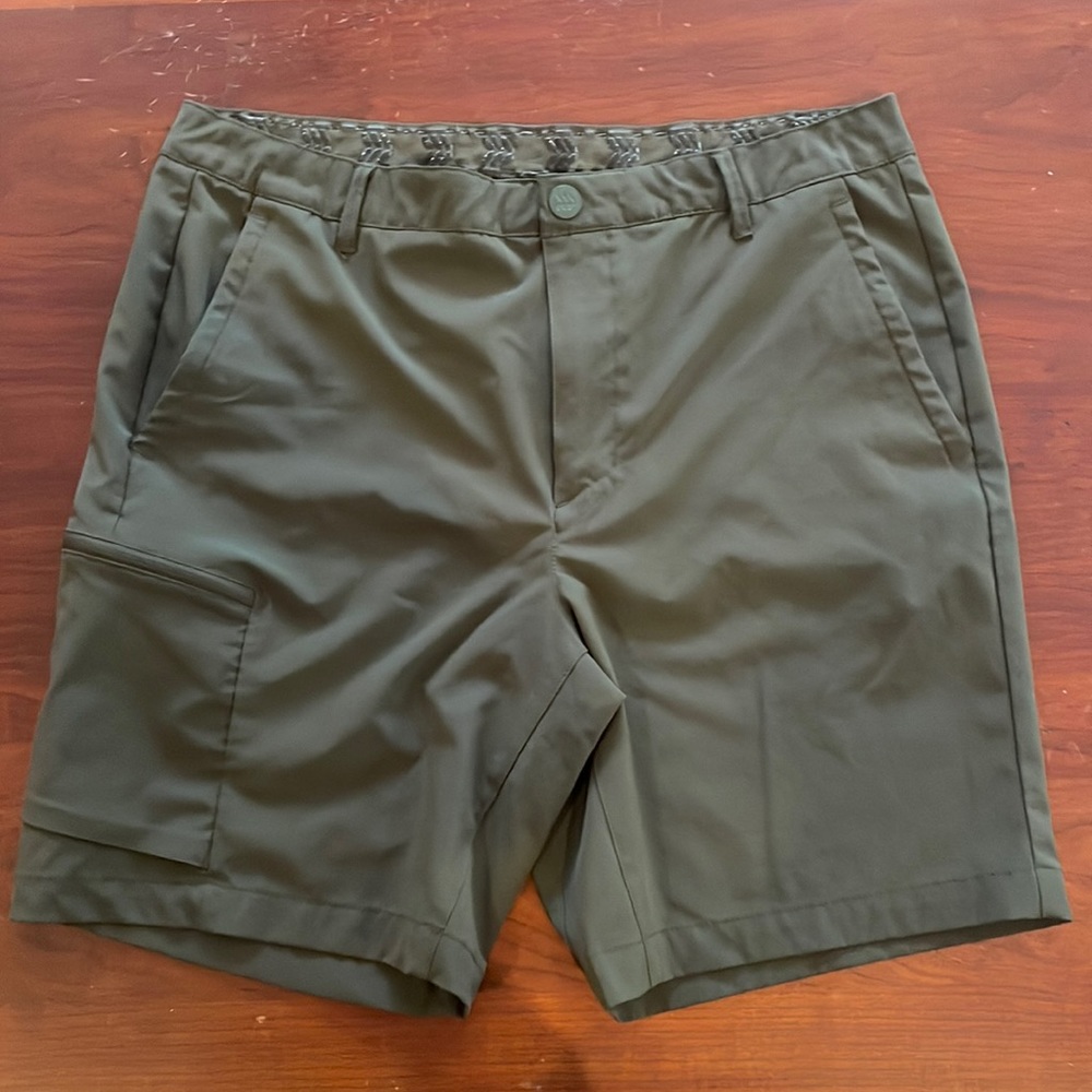 All In Motion Men’s Shorts